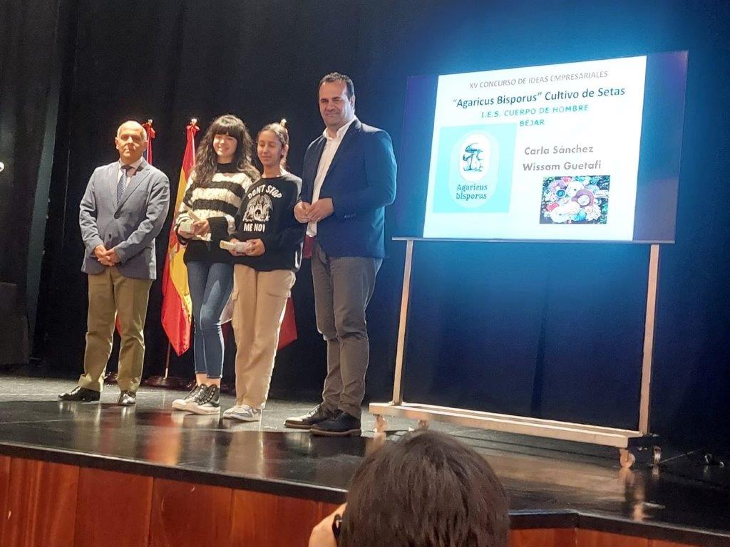 B. SEGUNDO PREMIO