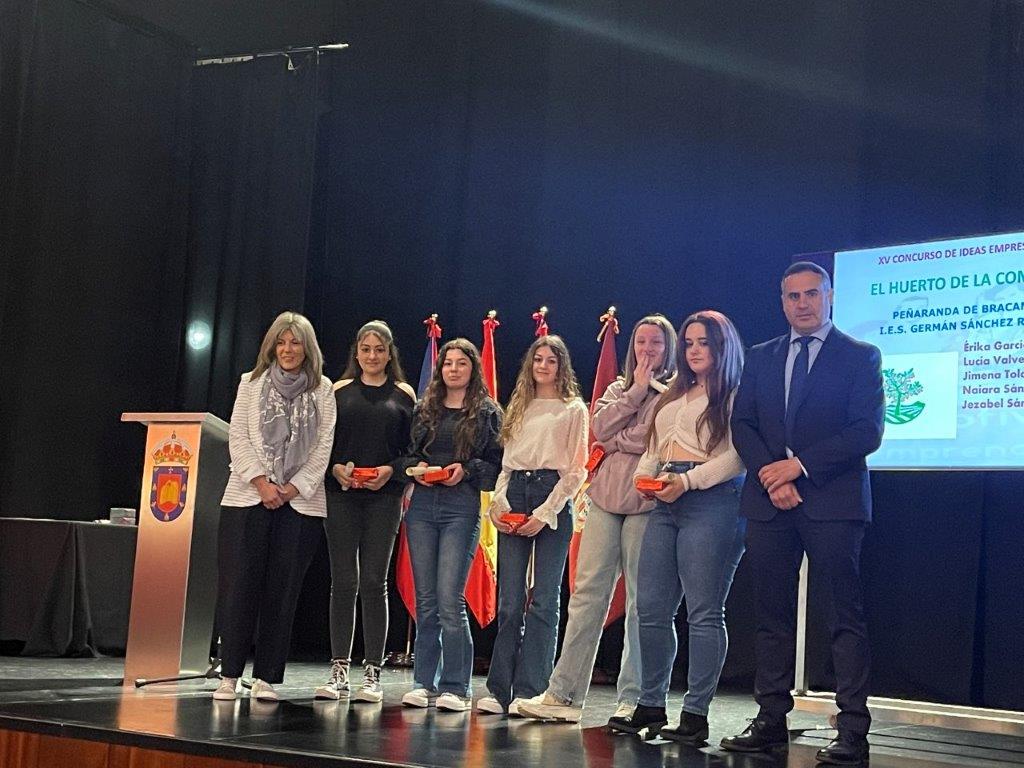 C. TERCER PREMIO