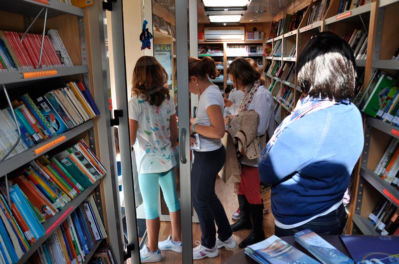 Usuarios en el bibliobús