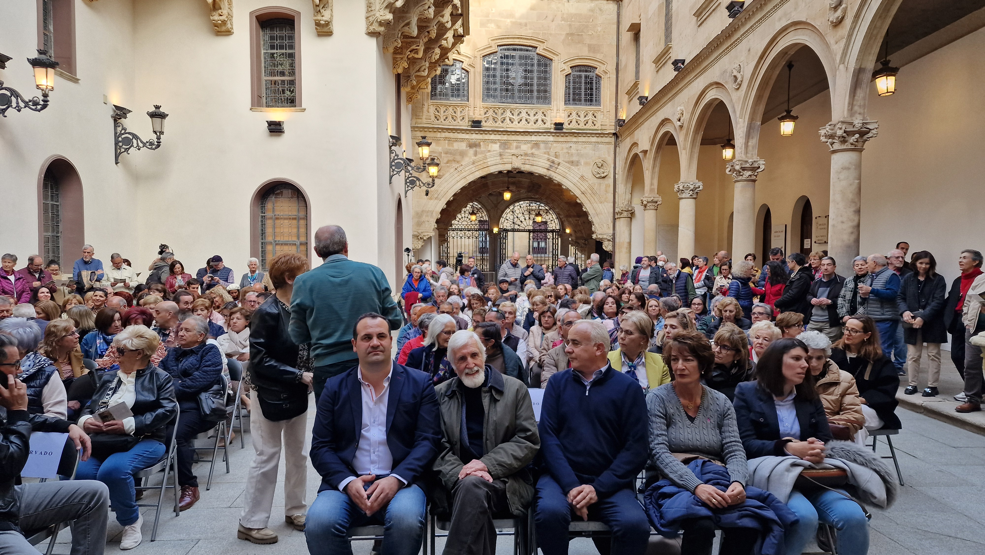 Éxito de la representación 200 de 'Buscando a Nebrija' en el patio de La Salina