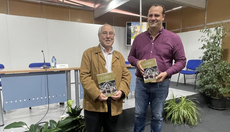 El diputado de cultura, David Mingo y el autor, José Luis Puerto.