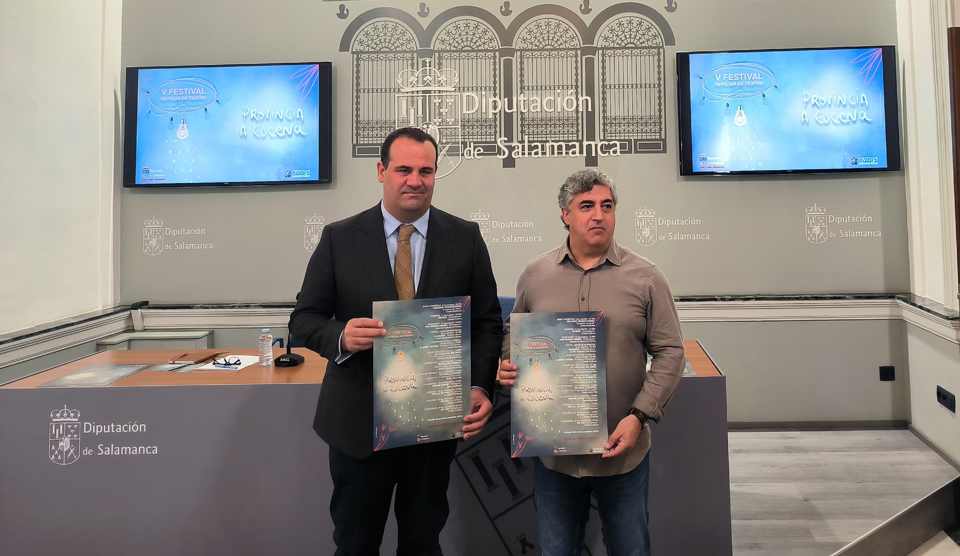 El diputado de Cultura, David Mingo y el director del Festival de Teatro de Ciudad Rodrigo, Manuel Jesús González.