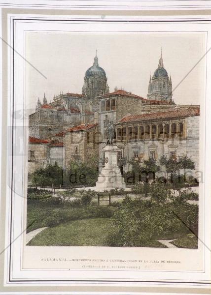 Monumento a Cristobal Colon en la Plaza de Menores