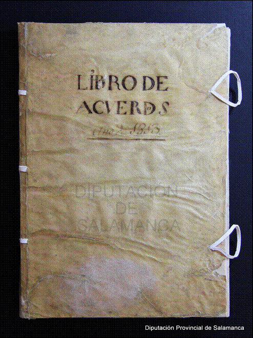 Primer Libro de Acuerdos de la Diputación, encuadernado en pergamino. Restaurado.