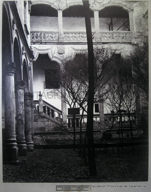Patio del Palacio de la Salina en 1881