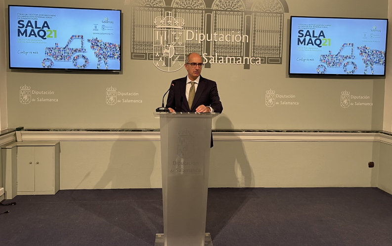 El presidente de la Diputación de Salamanca, Javier Iglesias, en un momento de la presentación del balance de Salamaq 21
