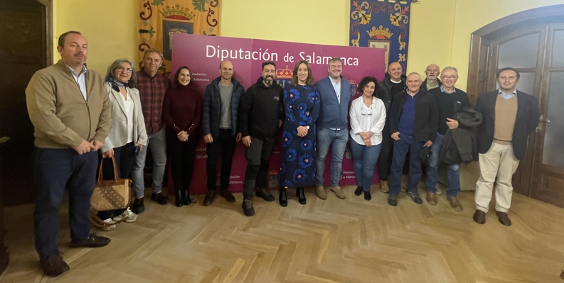 Participantes en la reunión de la Mesa del Castaño de Salamanca
