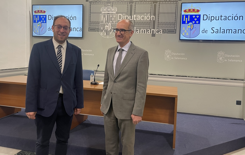 El presidente de la Diputación de Salamanca, Javier Iglesias y el diputado de Economía y Hacienda, Marcos Iglesias.