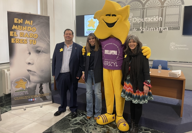 La diputada de Bienestar Social, Eva Picado, el presidente de la Cámara de Comercio, Benjamín Crespo, y la vicepresidenta de la Asociación de Enfermedades Raras de Salamanca, Patricia Gálvez.