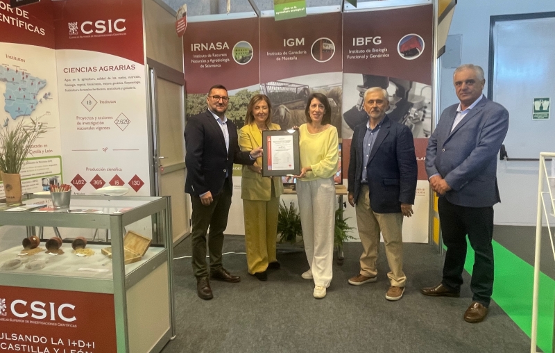 Los diputados provinciales José Roque Madruga y Santiago Castañeda y por parte del IRNASA-CSIC , Mariano Igual y Gema Sánchez. 