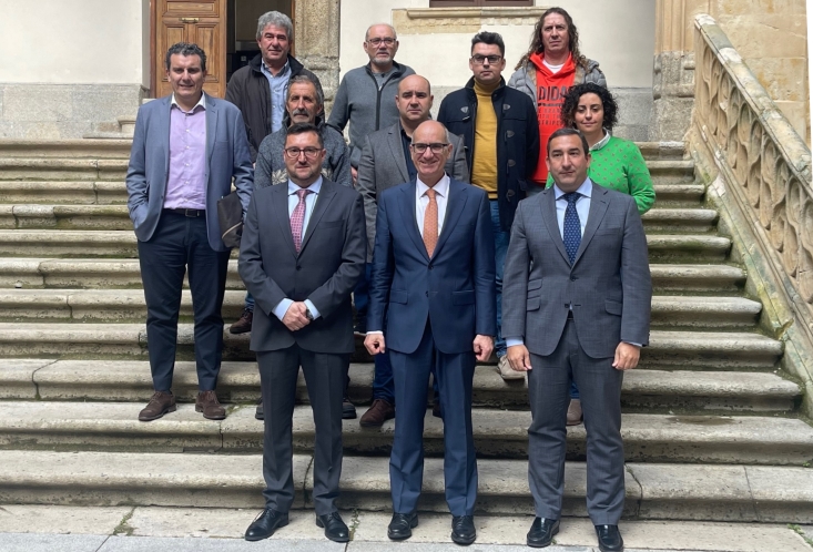 Javier Iglesias, Eloy Ruiz, Santiago Castañeda y representantes de los municipios.