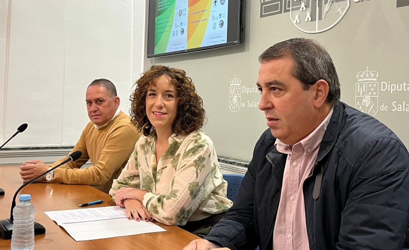 La diputada de Medio Ambiente, Pilar Sánchez, y los presidentes de las asociaciones titulares del parque Micológico Sierras de Francia, Béjar, Quilas y el Rebollar y del acotado Ribera de Cañedo.