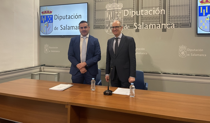 El presidente de la Diputación de Salamanca, Javier Iglesias y el diputado de Desarrollo Rural, Antonio Labrador.
