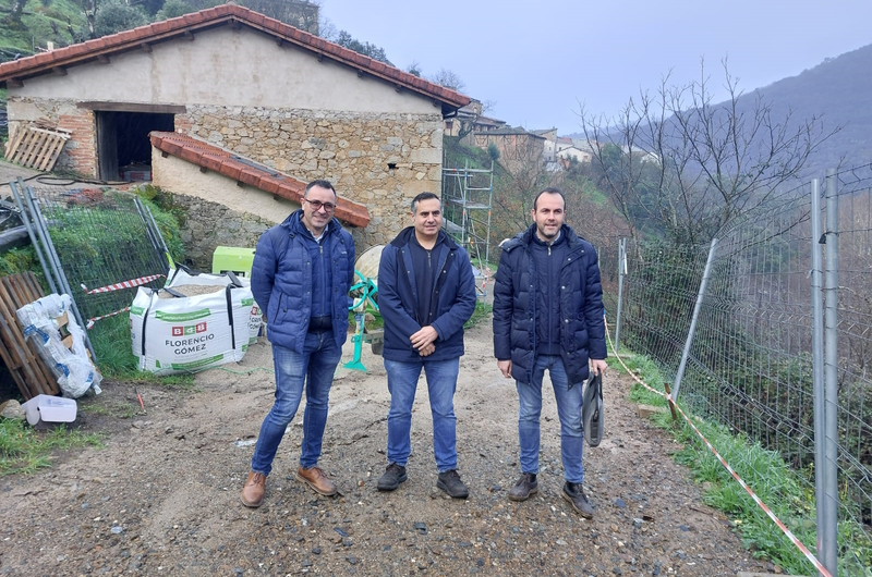 Imagen de la visita a las obras del Centro de Interpretación del Aceite.