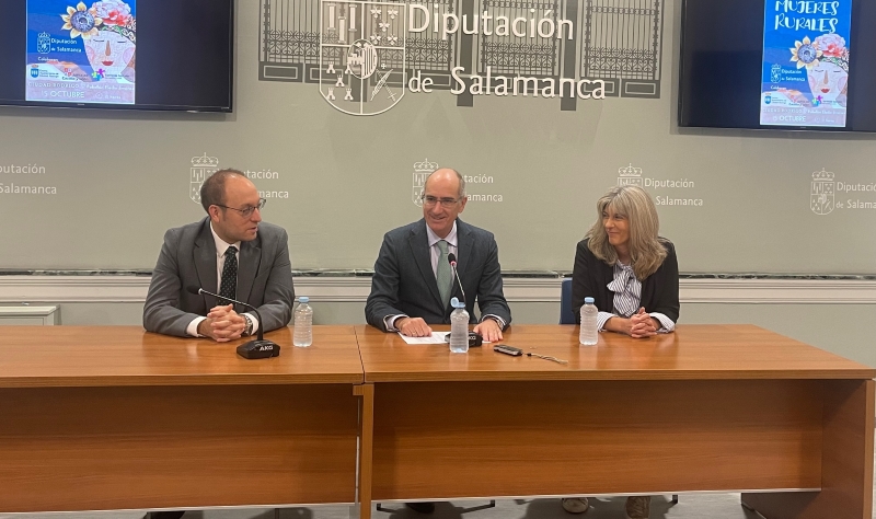 El Presidente de la Diputación, Javier Iglesias, la Diputada de Bienestar Social, Eva Picado y el alcalde de Ciudad Rodrigo, Marcos Iglesias.