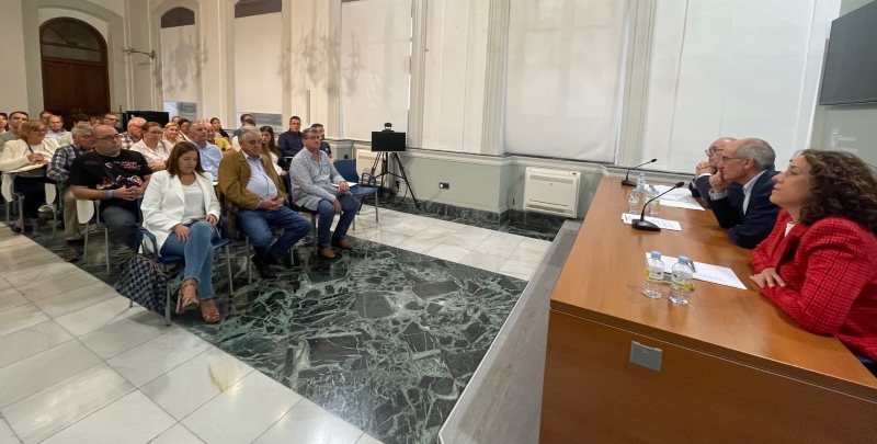 Autoridades y representantes de los municipios afectados.