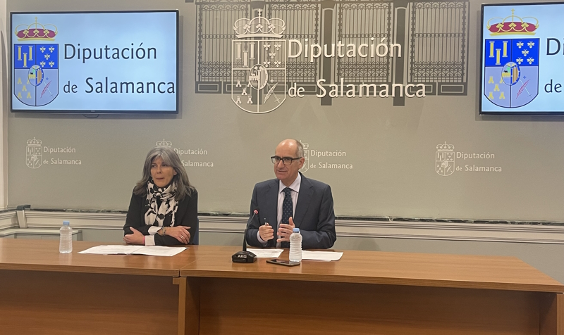 El presidente de la Diputación de Salamanca, Javier Iglesias, y la diputada de Bienestar Social, Eva Picado.
