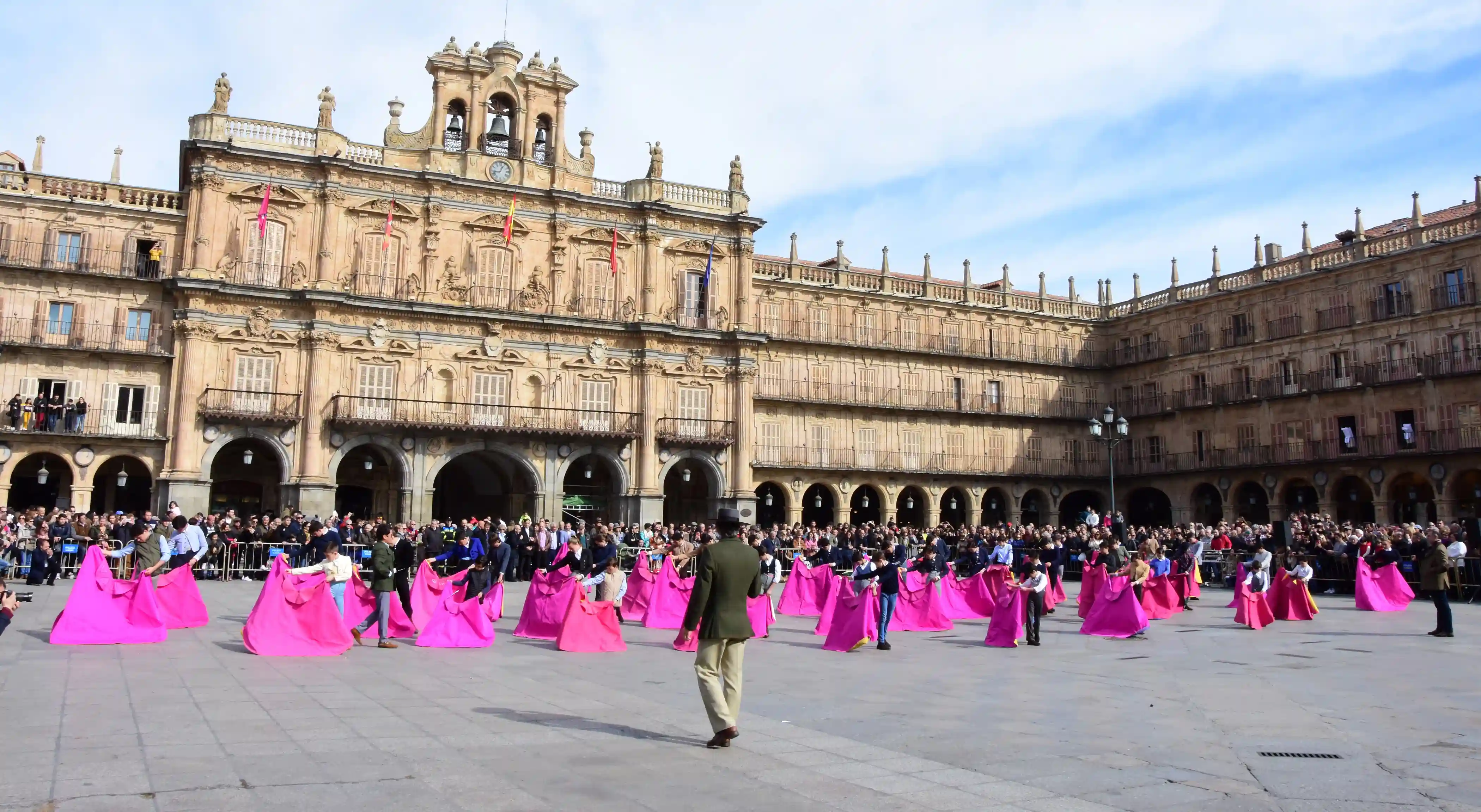 La Plaza Mayor acoge el sábado una exhibición de toreo de salón por los alumnos de la Escuela de Tauromaquia.