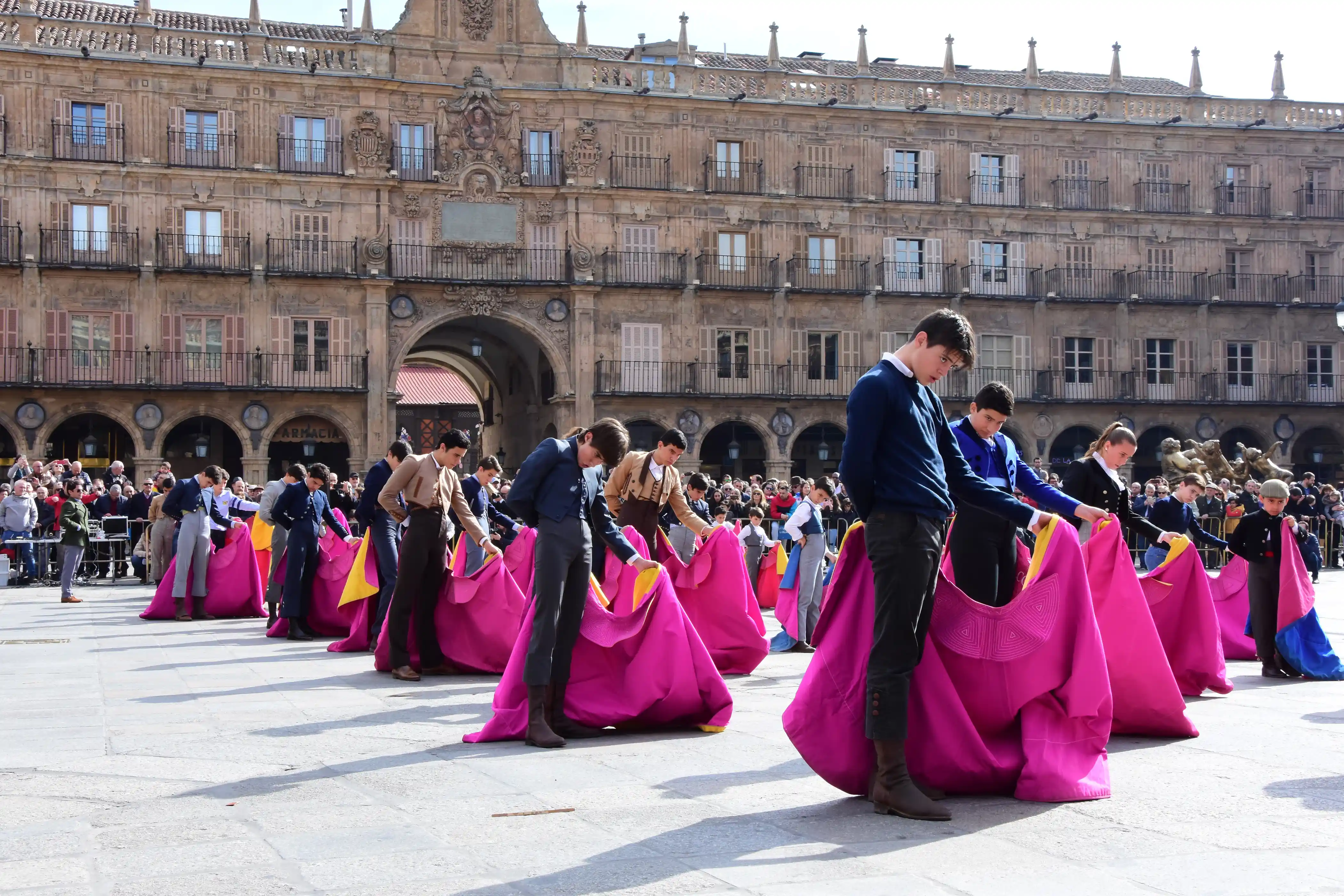 La Plaza Mayor acoge el sábado una exhibición de toreo de salón por los alumnos de la Escuela de Tauromaquia.