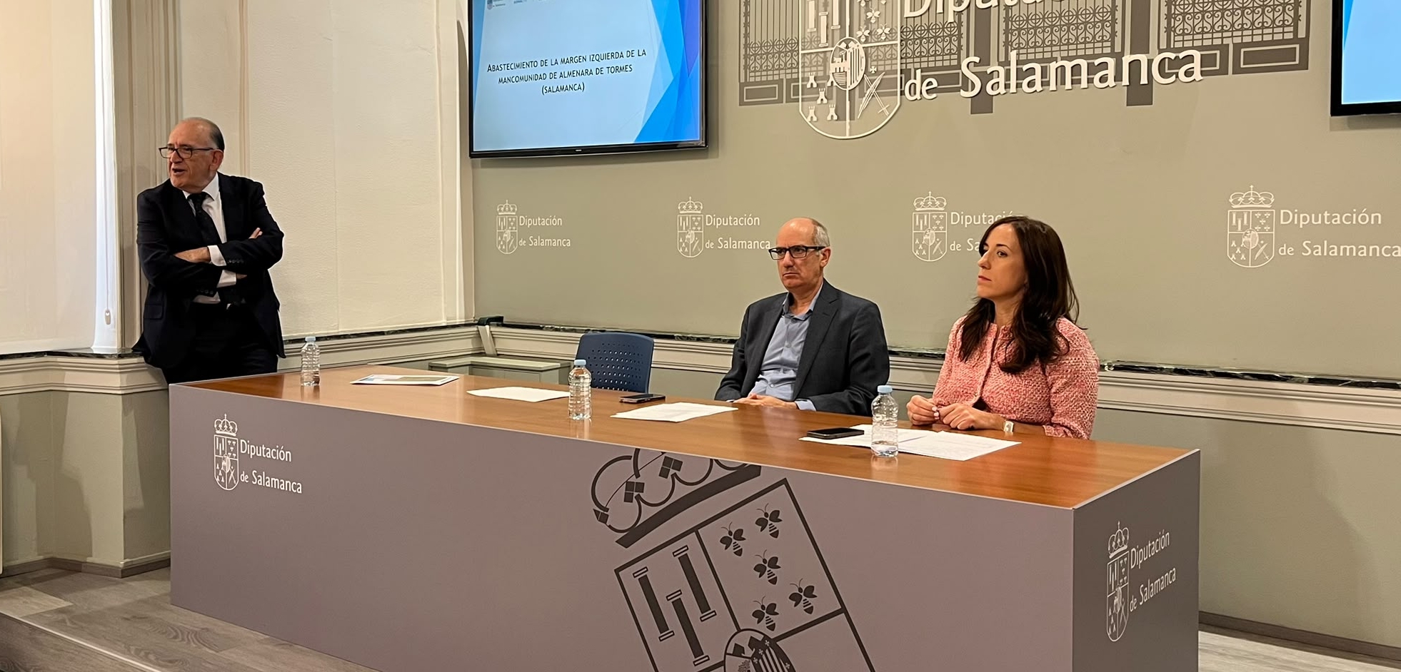 El presidente de la Diputación de Salamanca, Javier Iglesias, la diputada de Medio Ambiente, Pilar Sánchez, y el director general de Infraestructuras y Sostenibilidad Ambiental de la Junta de Castilla y León, José Manuel Jiménez.