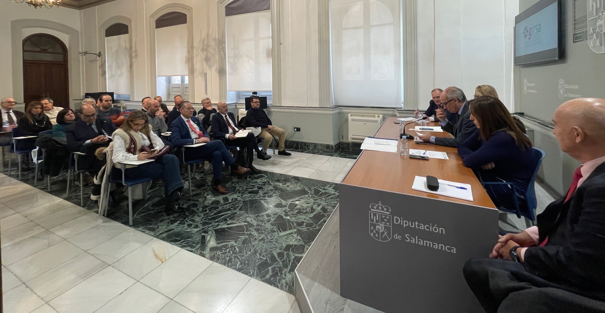 Autoridades y participantes en la Asamblea General de Girsa.