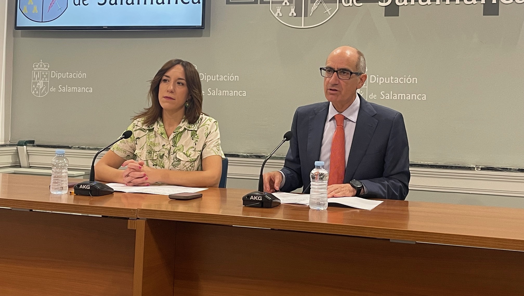 El presidente de la Diputación de Salamanca, Javier Iglesias, y la diputada de Medio Ambiente, Pilar Sánchez.