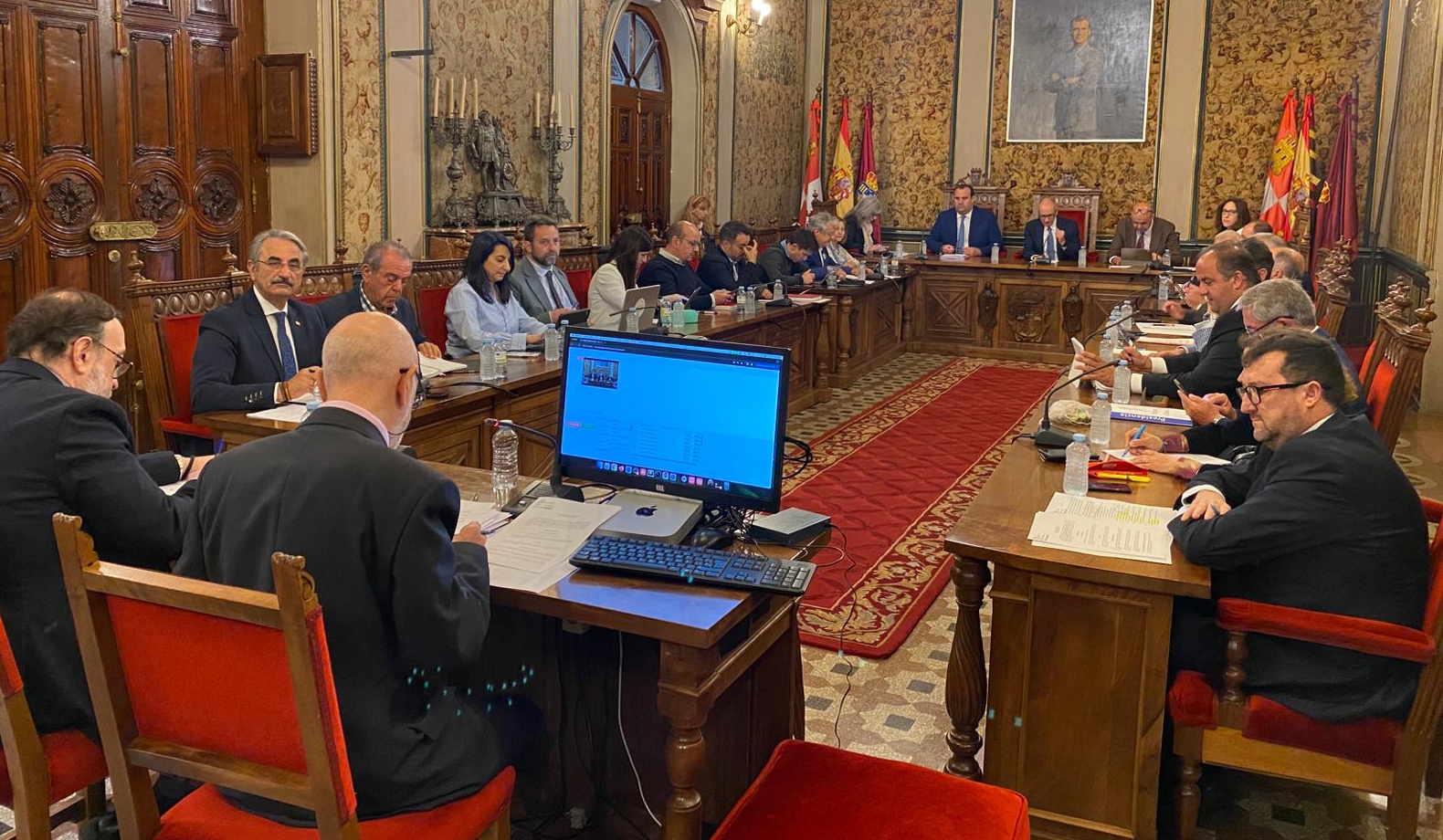 Foto tomada en el pleno extraordinario de abril de 2026