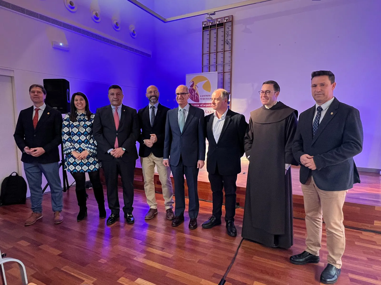 Foto de grupo de la presentación del Plan de Potenciación de la Ruta Teresiana de la Cuna al Sepulcro como referente turístico y dinamizador