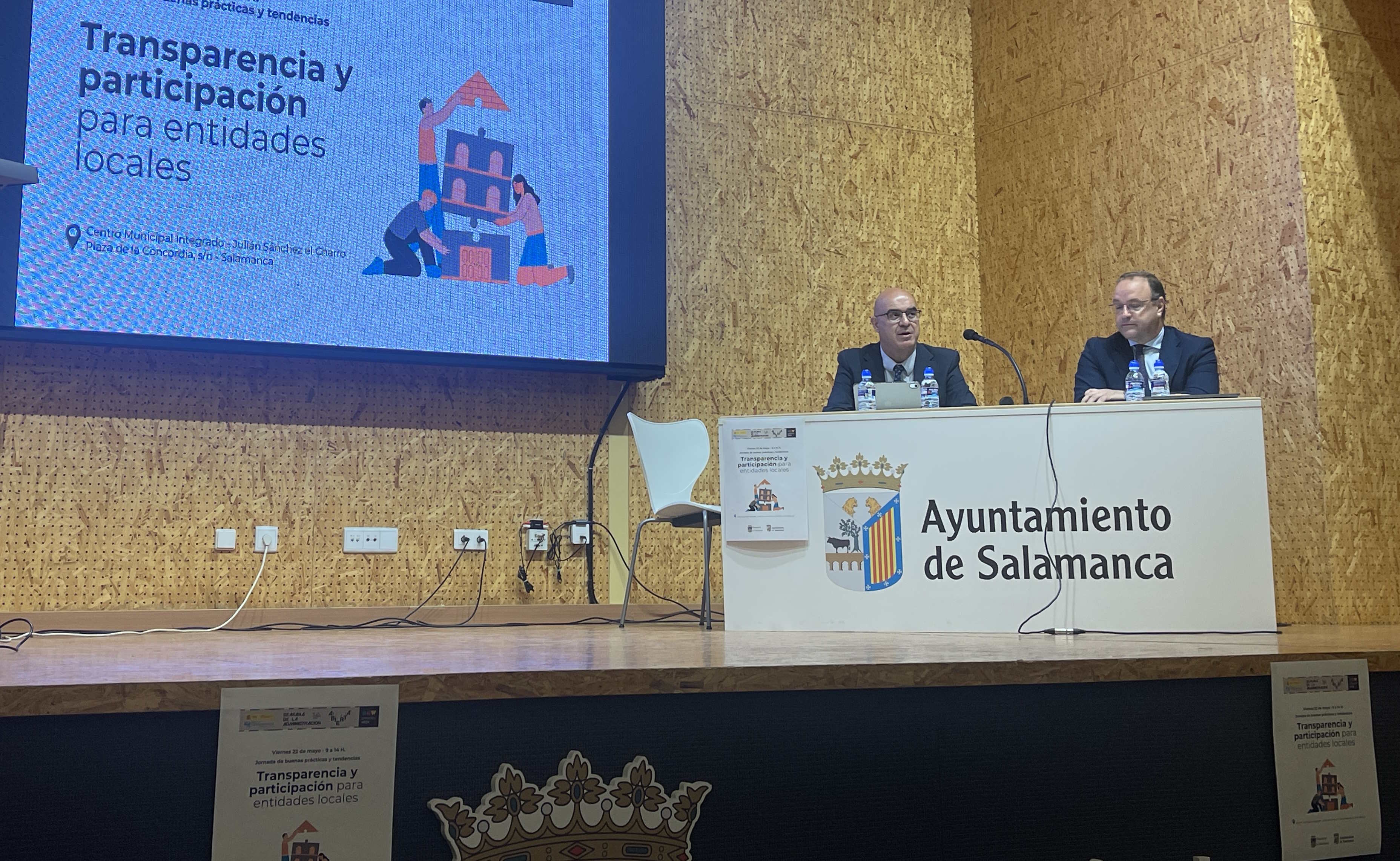 Carlos García Sierra (izq.) durante la jornada