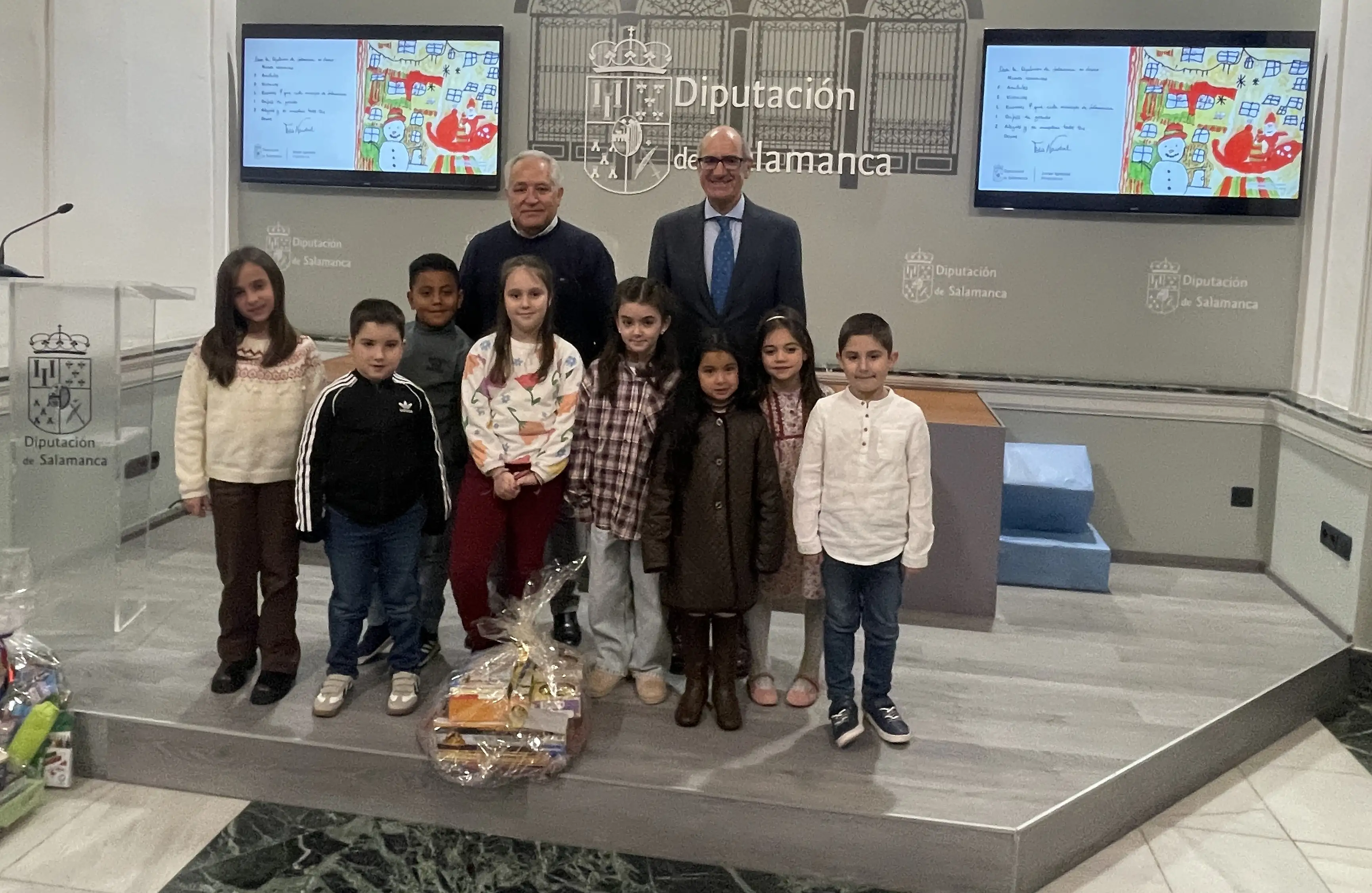 La Diputación entrega los premios del XI Concurso Infantil de Postales Navideñas