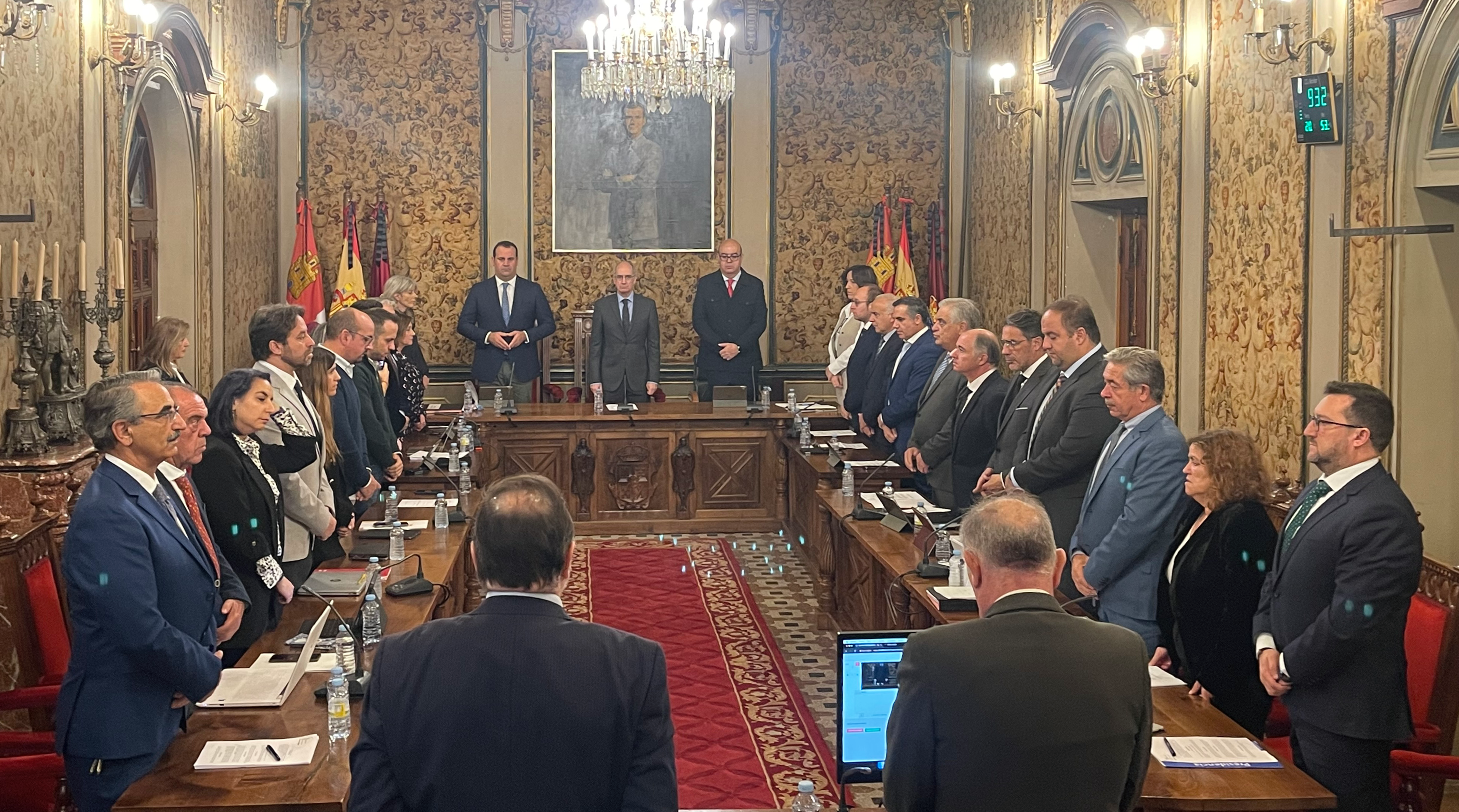 Minuto de silencio en el Pleno provincial del mes de octubre