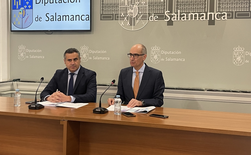 El presidente de la Diputación, Javier Iglesias, y el diputado de Planes Provinciales, Antonio Labrador.