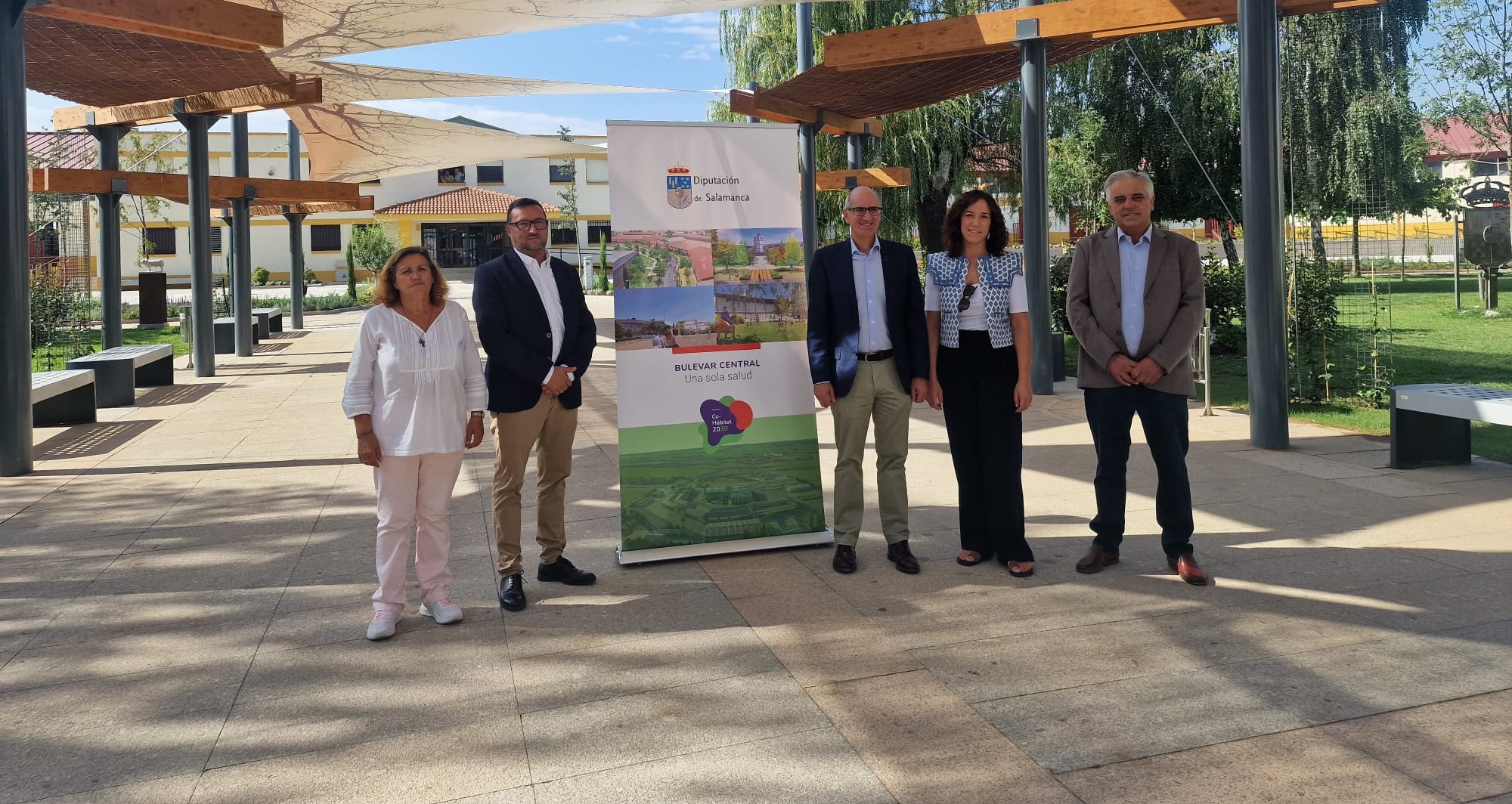 El presidente de la Diputación, Javier Iglesias, acompañado por diputados provinciales en el Recinto Ferial.