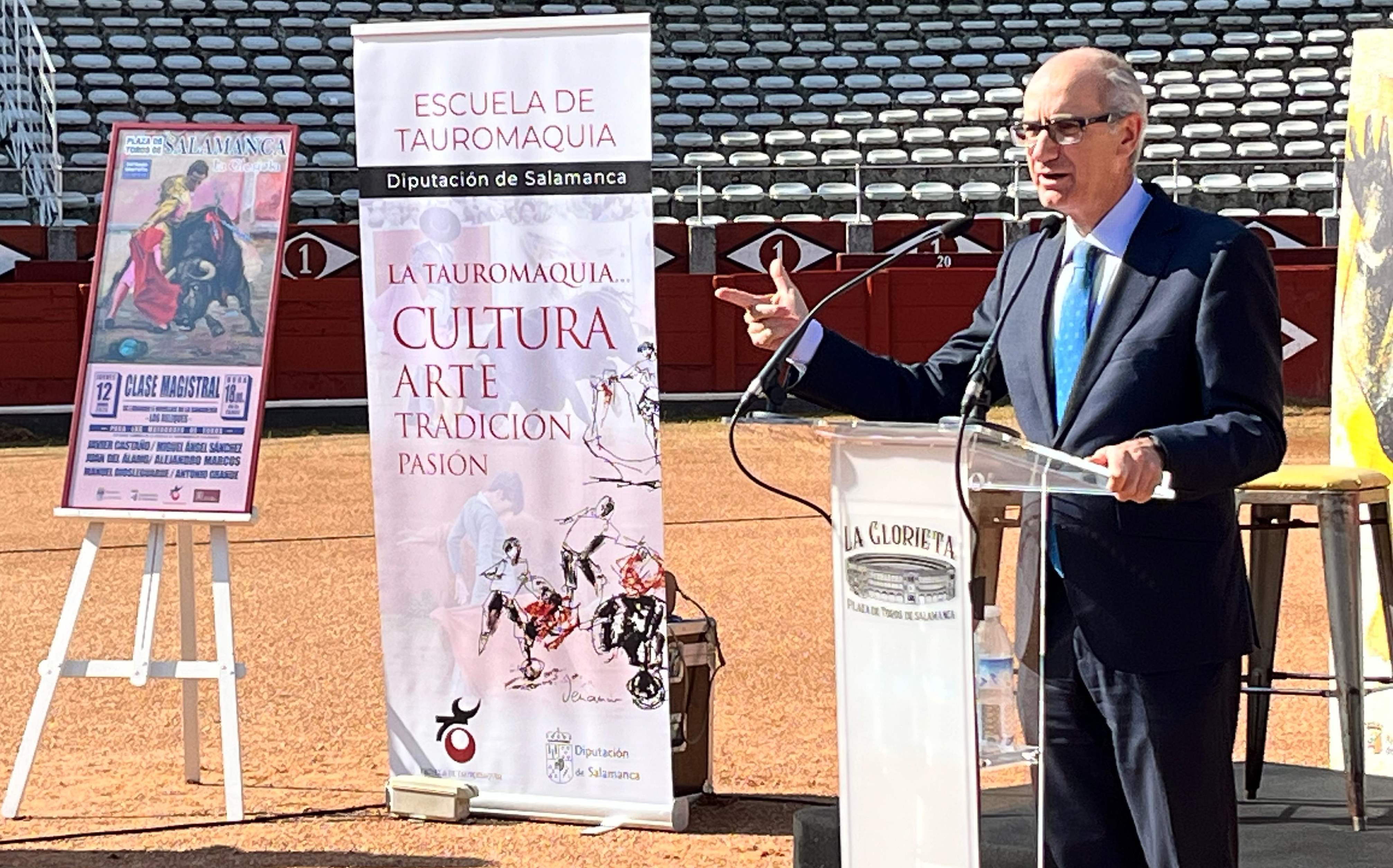 El presidente de la Diputación, Javier Iglesias, en la presentación de la jornada en La Glorieta.