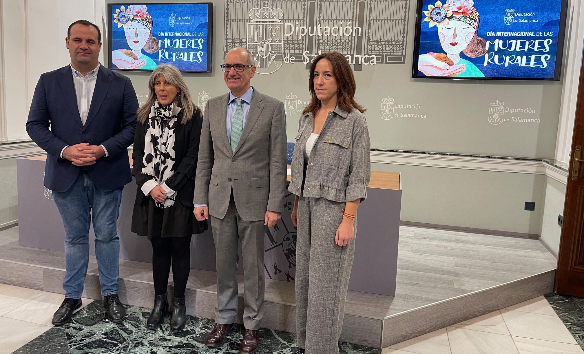 El presidente de la Diputación de Salamanca, Javier Iglesias, y los diputados de Bienestar Social, Eva Picado, de Cultura, David Mingo y de Medio Ambiente, Pilar Sánchez.