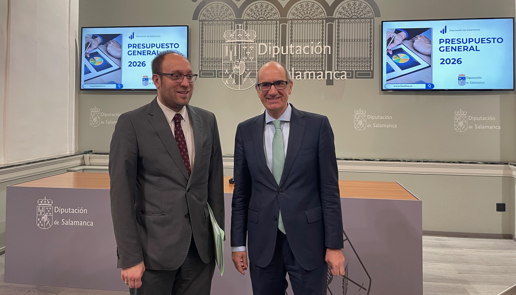 El presidente de la Diputación de Salamanca, Javier Iglesias, y el diputado de Economía y Hacienda, Marcos Iglesias.