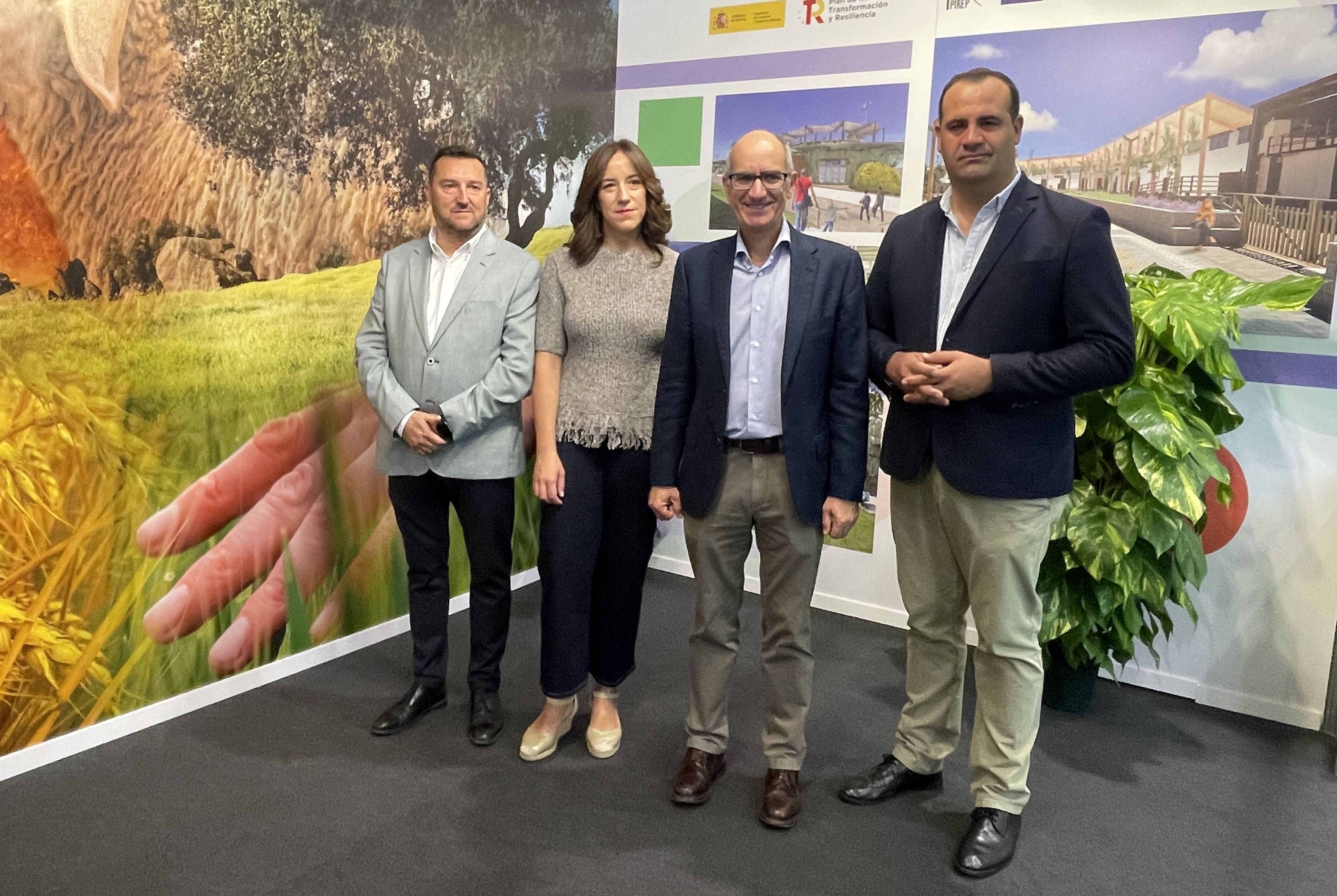 El presidente de la Diputación de Salamanca, Javier Iglesias,  la diputada de Proyectos Estratégicos, Pilar Sánchez, el diputado de Salamaq, Santiago Castañeda, y el vicepresidente primero, David Mingo.