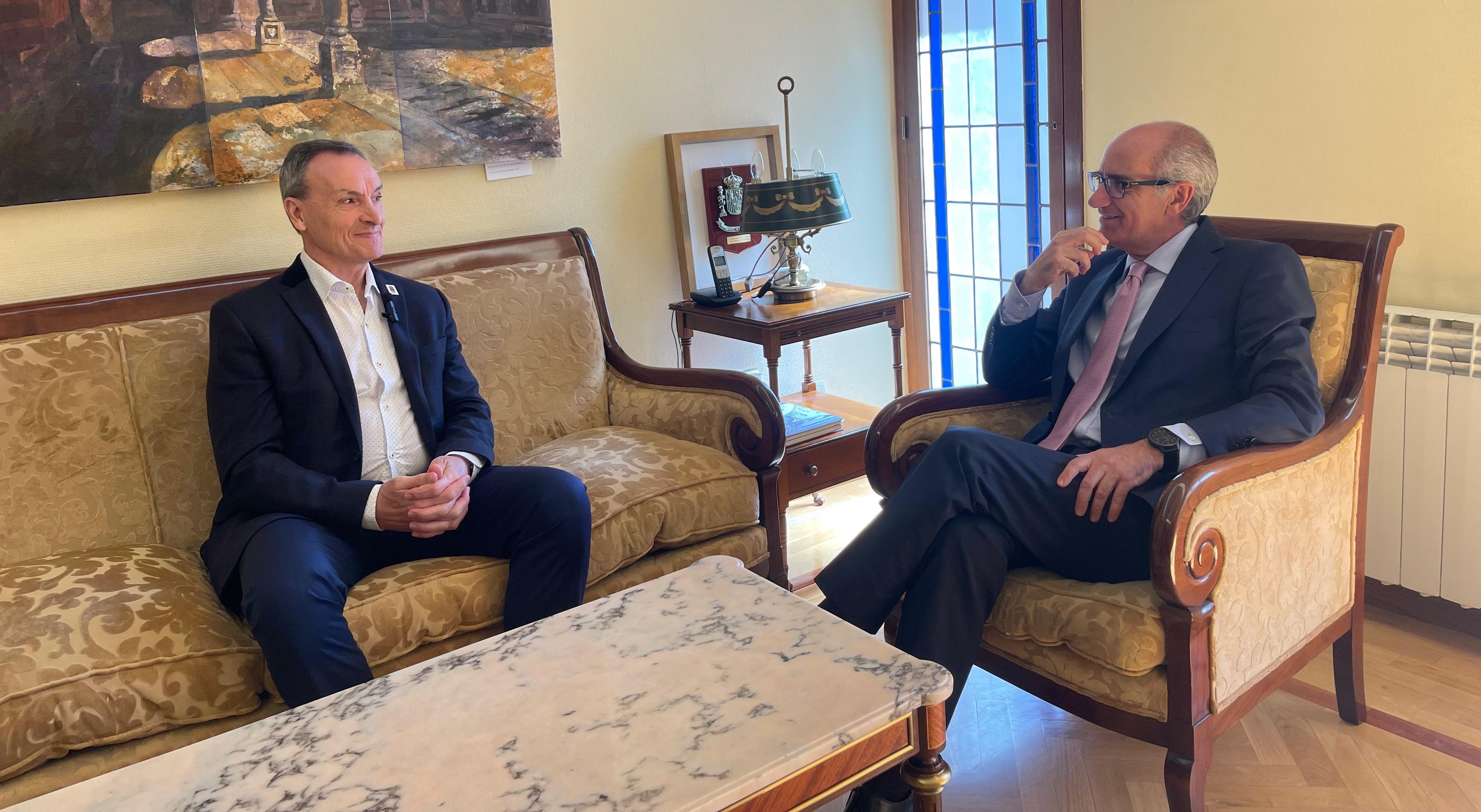 Javier Iglesias recibe al presidente de la Casa de Salamanca en Buenos Aires para reforzar los lazos con los salmantinos en Argentina