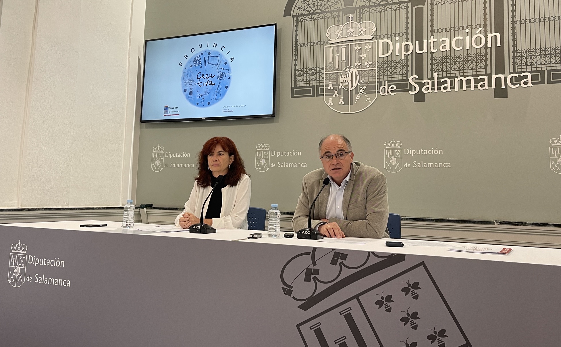  El diputado de Cultura, Juan Carlos Zaballos, y la vicerrectora de Estudiantes, Inclusión Igualdad y Compromiso Social, Marta Gutiérrez