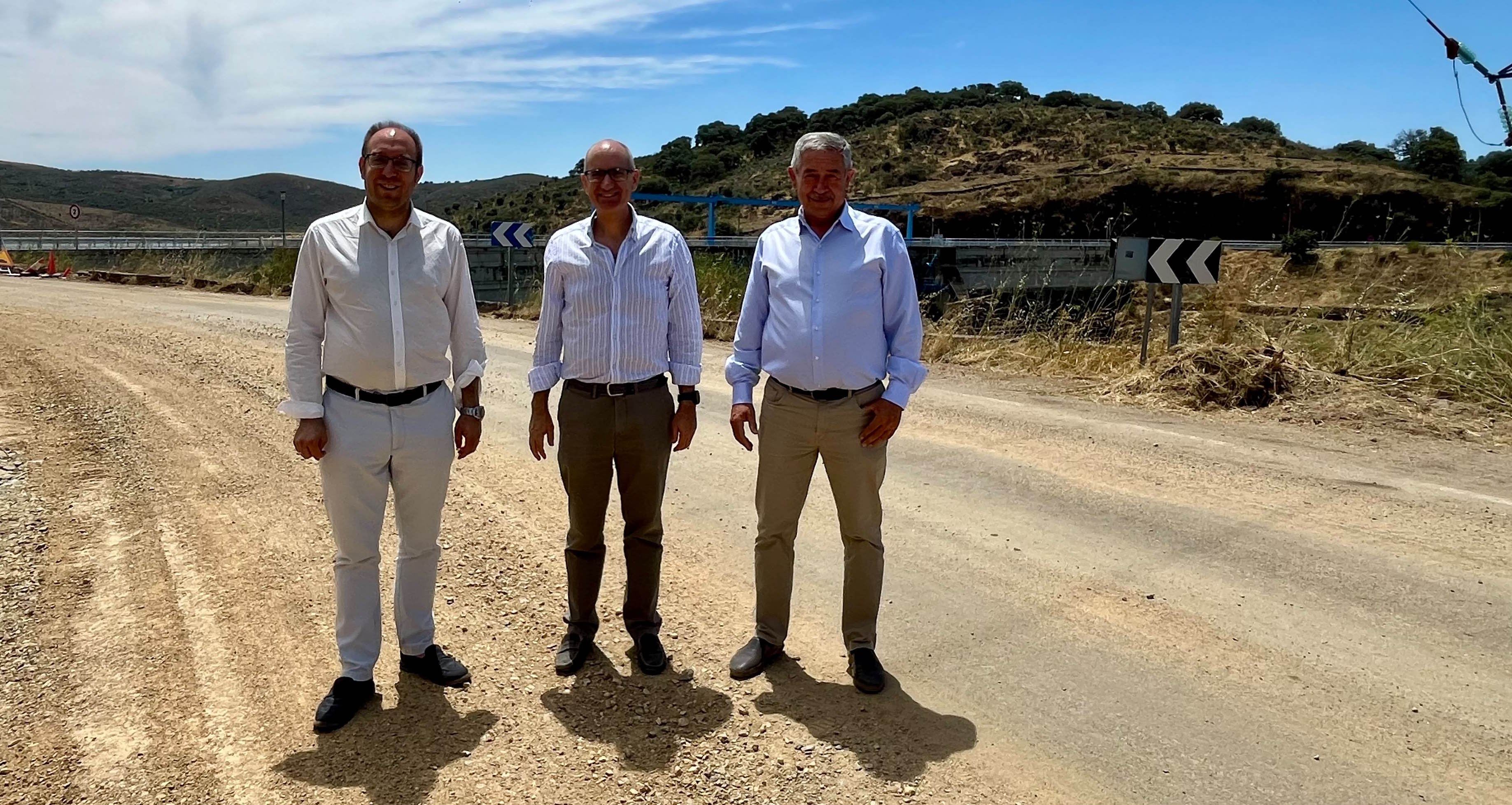 Javier Iglesias visita las obras de la carretera DSA-356