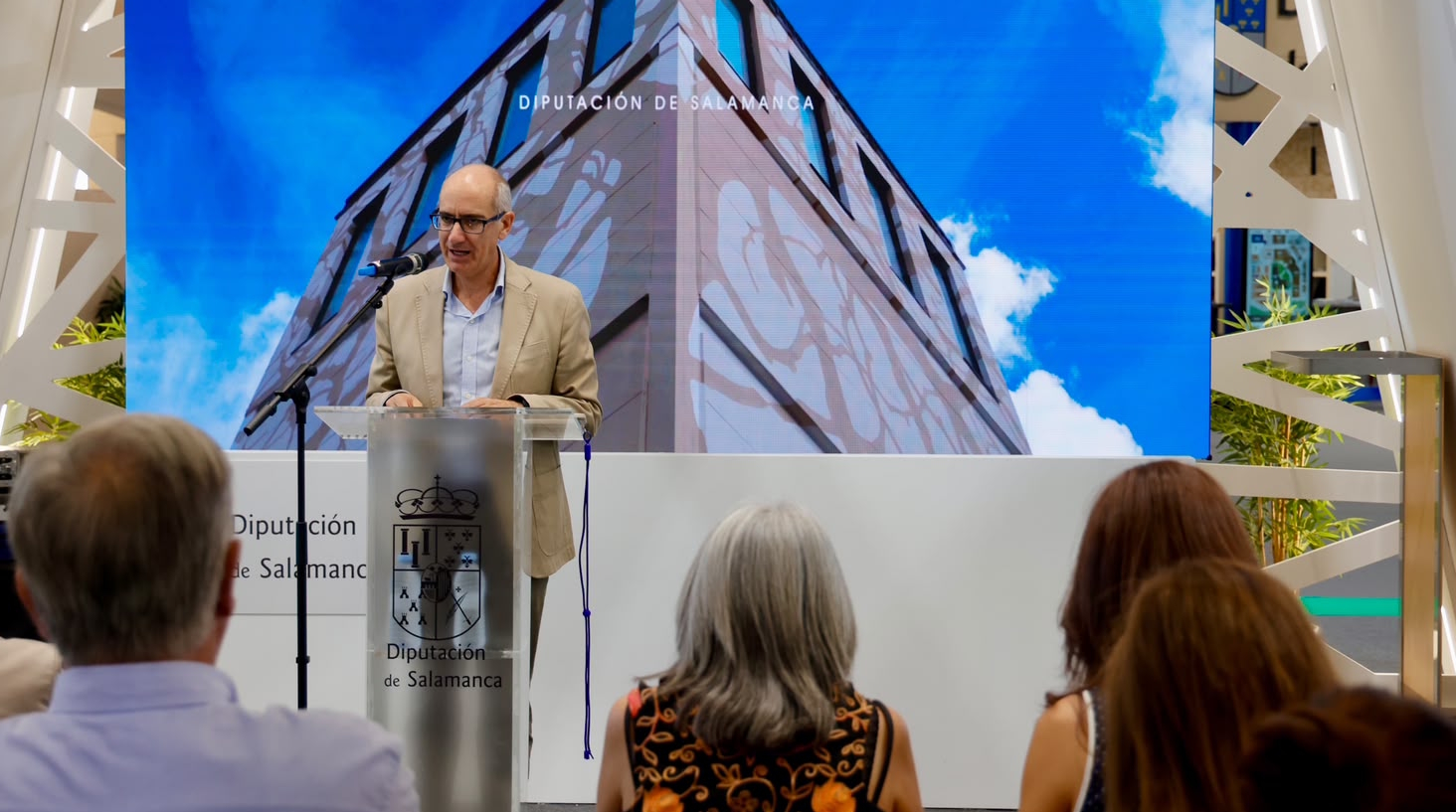 Javier Iglesias presenta la nueva transformación del Recinto Ferial