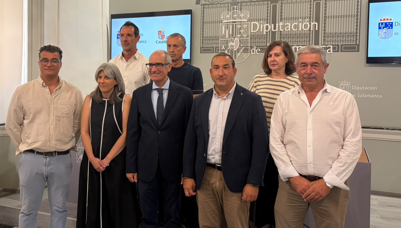 El presidente, diputados y alcaldes de la zona en la presentación