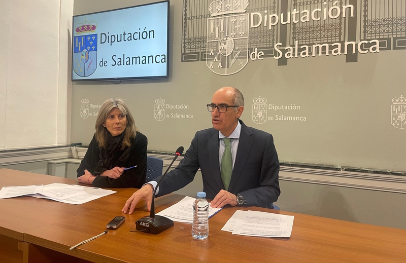 El presidente de la Diputación de Salamanca, Javier Iglesias y la diputada de Bienestar Social, Eva Picado.