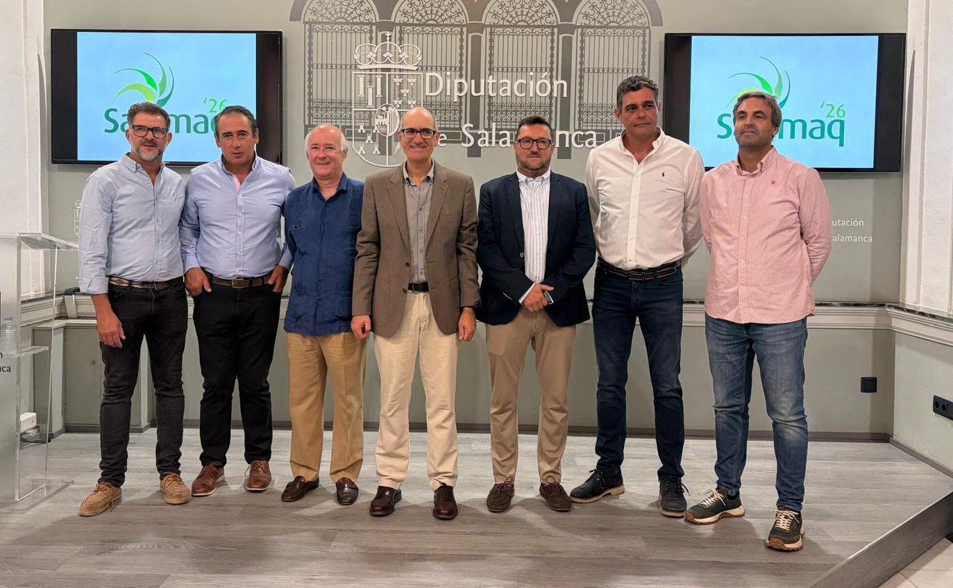 Javier Iglesias y Santiago Castañeda junto a representantes de las asociaciones